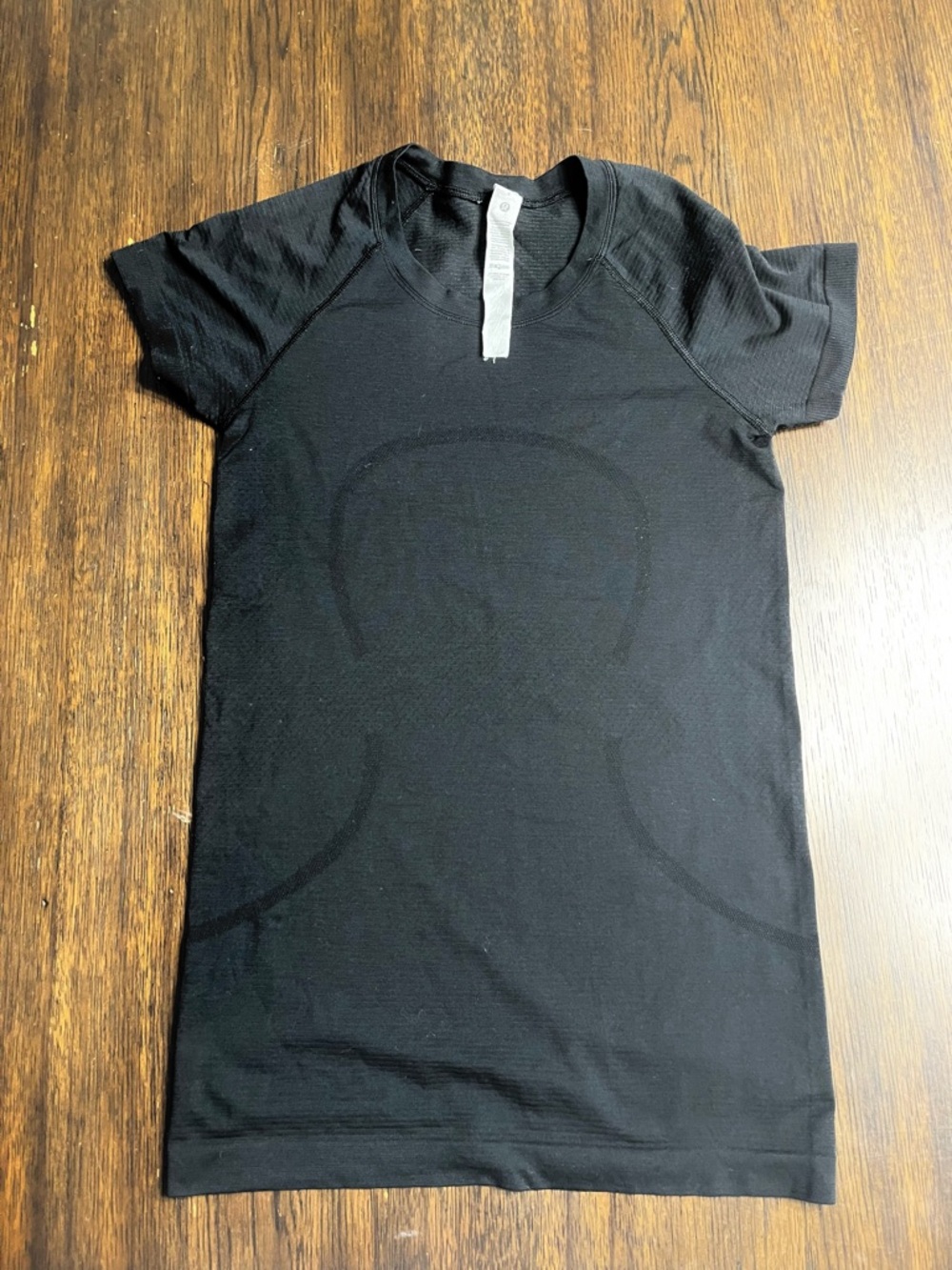 Lululemon Swiftly Tech Shirt in black, size 4